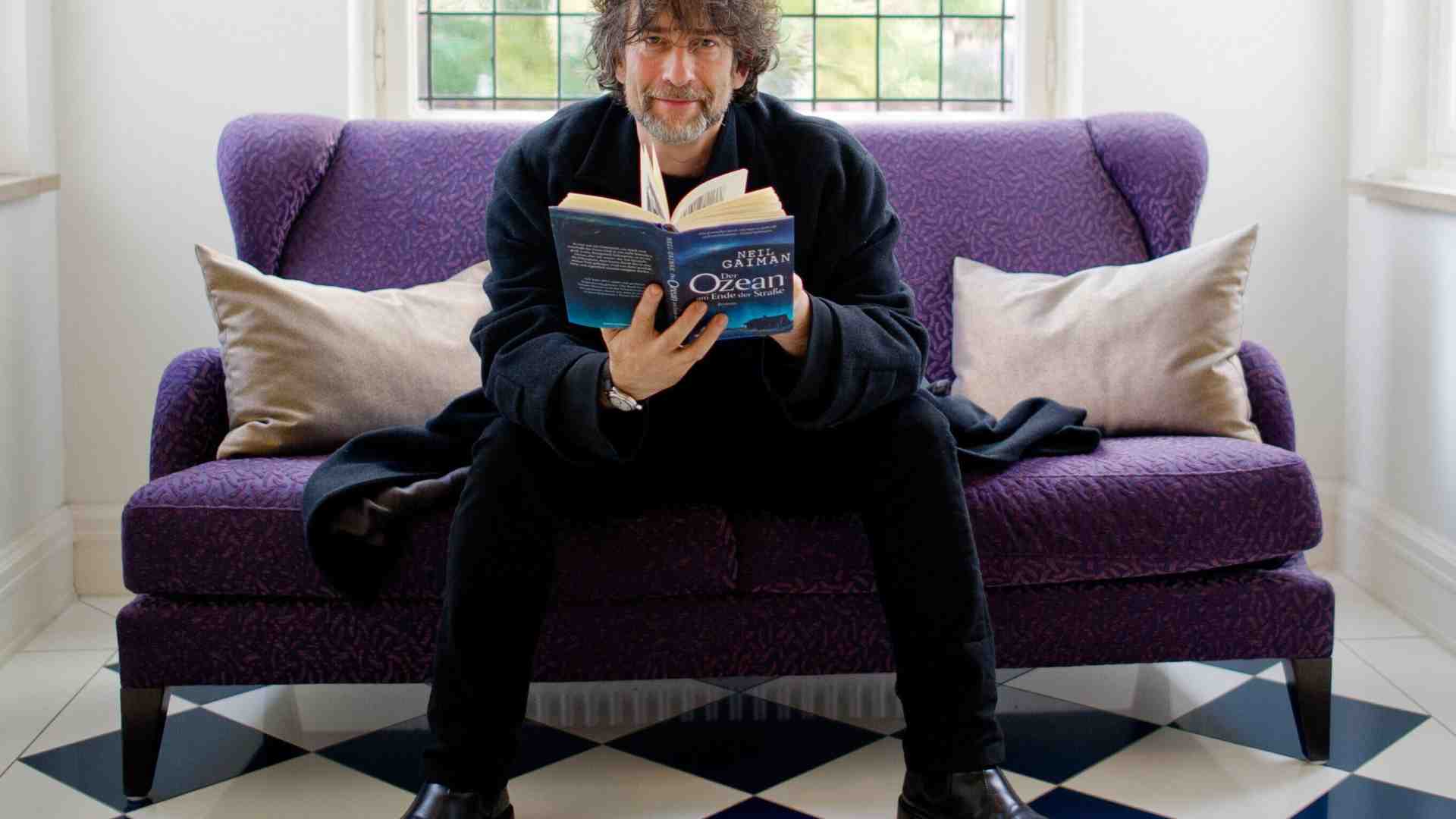 Immagine di Non bruciare Neil Gaiman, ma rileggerlo per scoprirne il lato oscuro