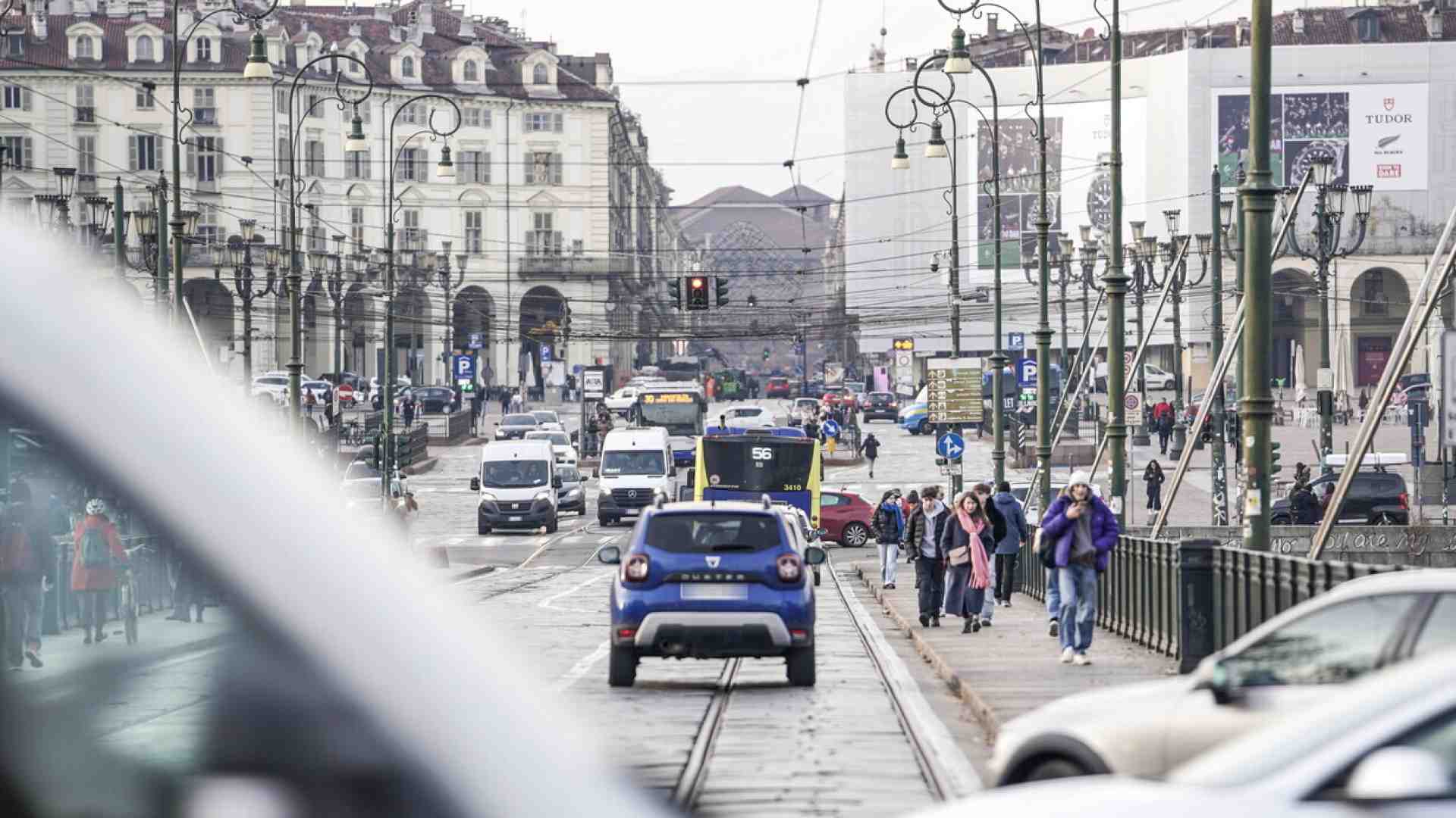 Immagine di Nel 2024 in Europa si sono vendute meno auto elettriche dell'anno precedente: una grana per Bruxelles
