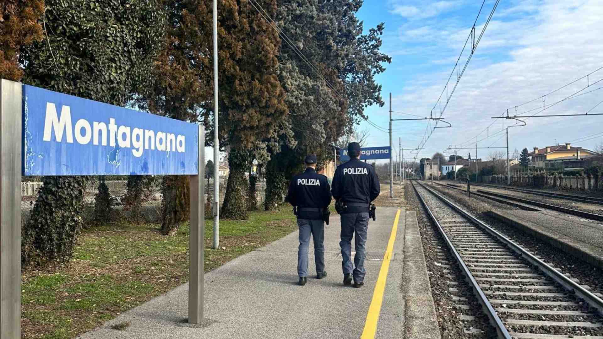 Immagine di Trasporti bloccati, forse c'è la lobby delle scarpe da passeggio dietro Salvini