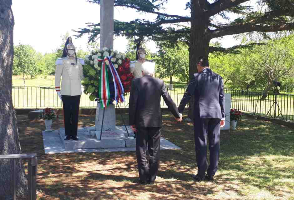 Mattarella e Pahor alla foiba di Basovizza (Ansa)