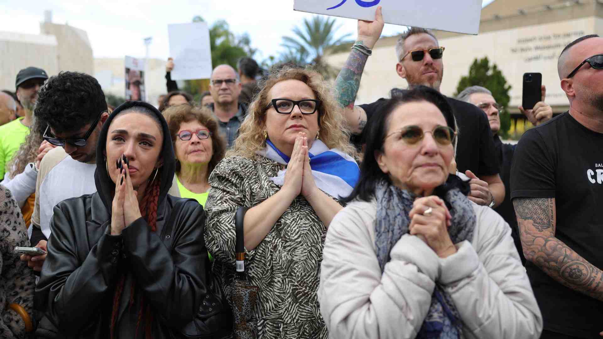 Immagine di L'urlo di gioia della folla all'annuncio a Tel Aviv. Ma manca ancora Arbel