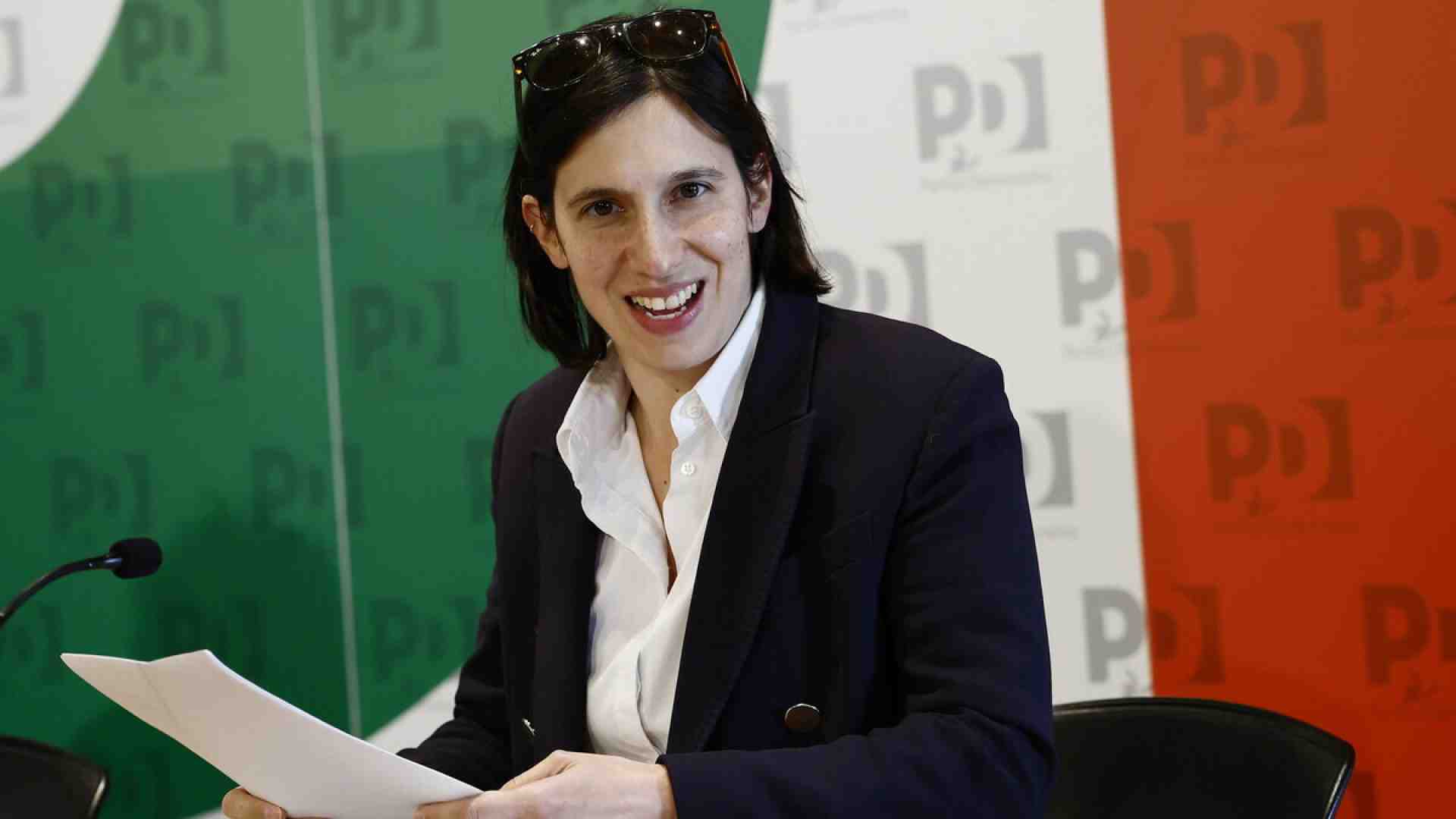 Immagine di L’attacco a Meloni sulle accise e la svolta pro fossili di Schlein