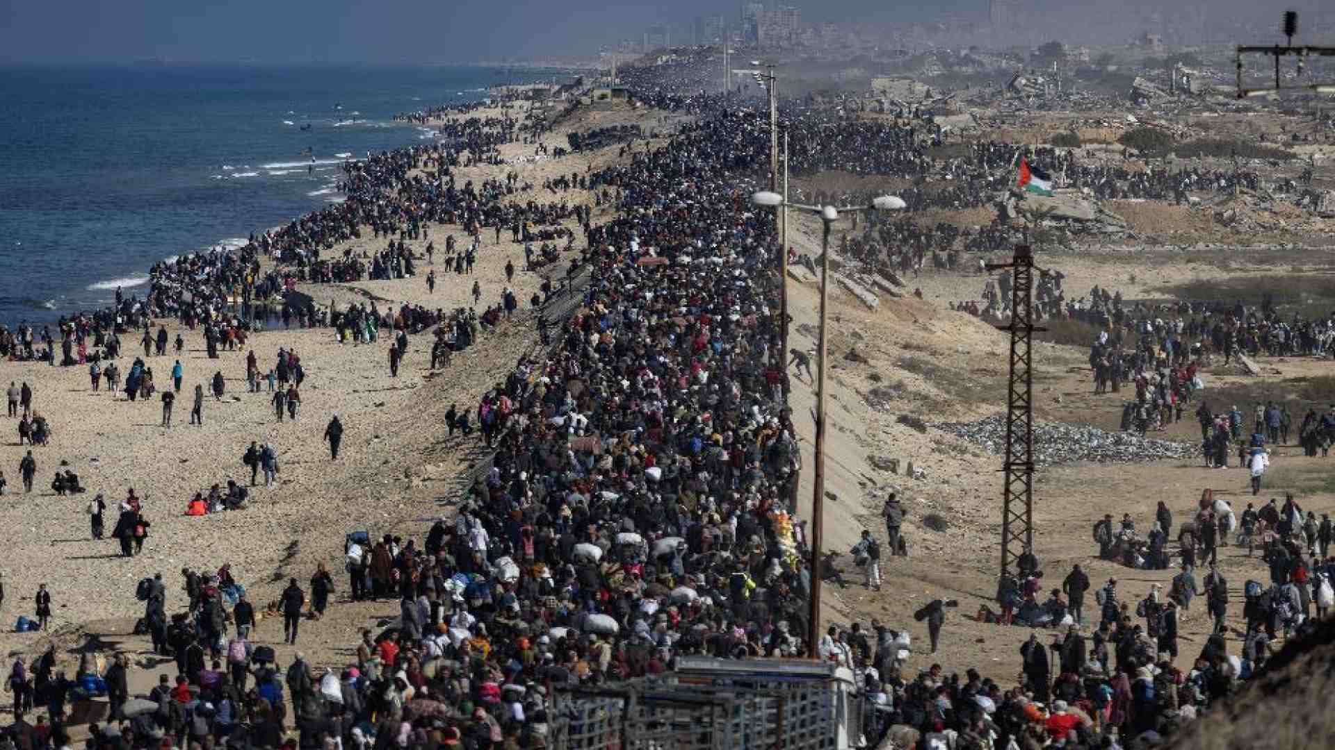 Immagine di Il ritorno a casa di 300mila palestinesi: «Per noi la guerra è finita oggi»