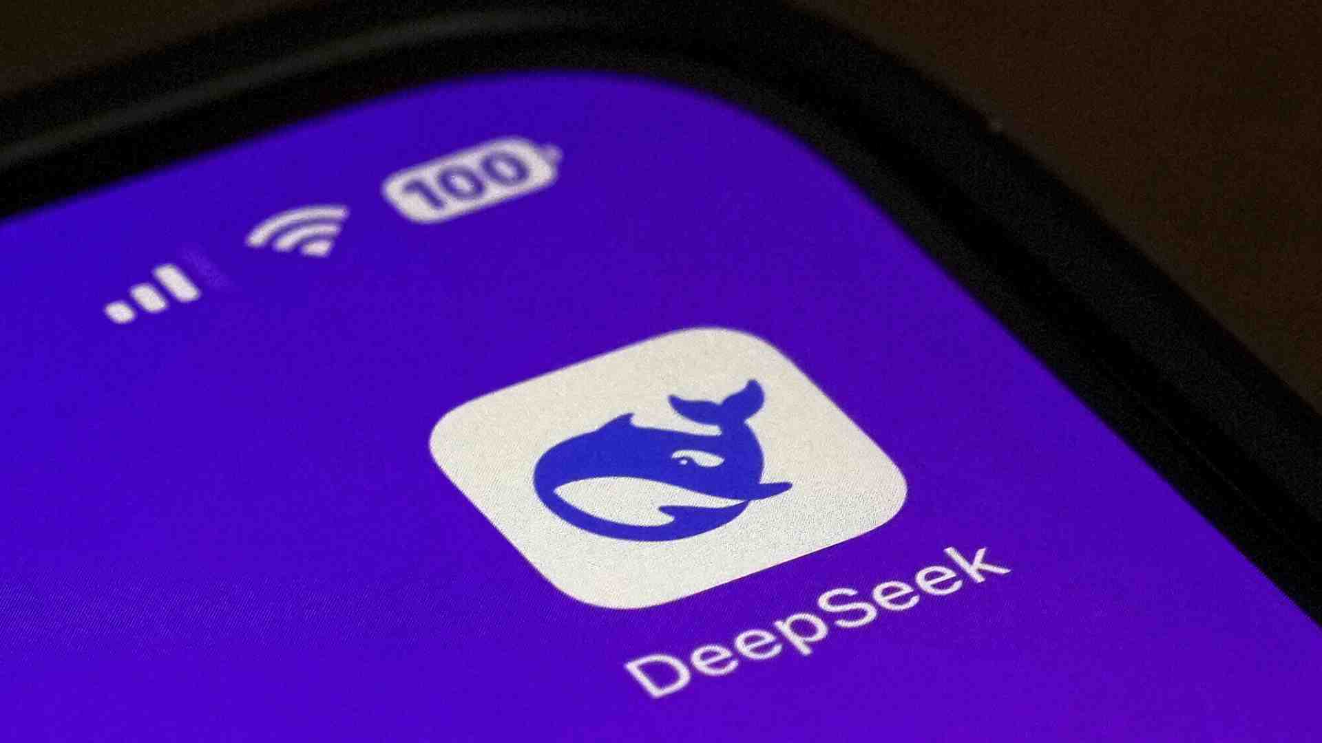 Immagine di DeepSeek sotto attacco hacker. Colpa dell’inesperienza o di aver scavalcato “il fossato”