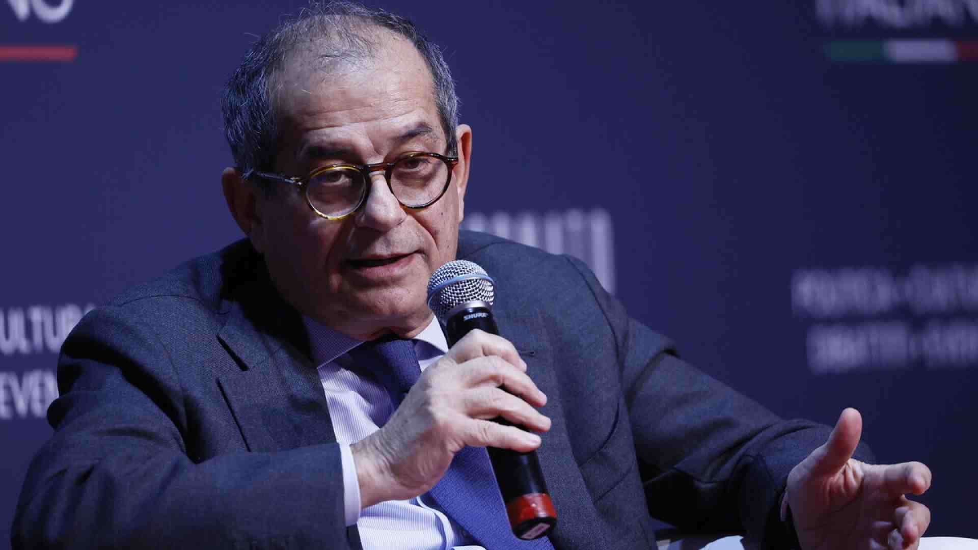 Immagine di Parla Tria: "La scalata di Mps su Mediobanca è legittima, non è un'operazione bellica. Il terzo polo bancario serve all'Italia"