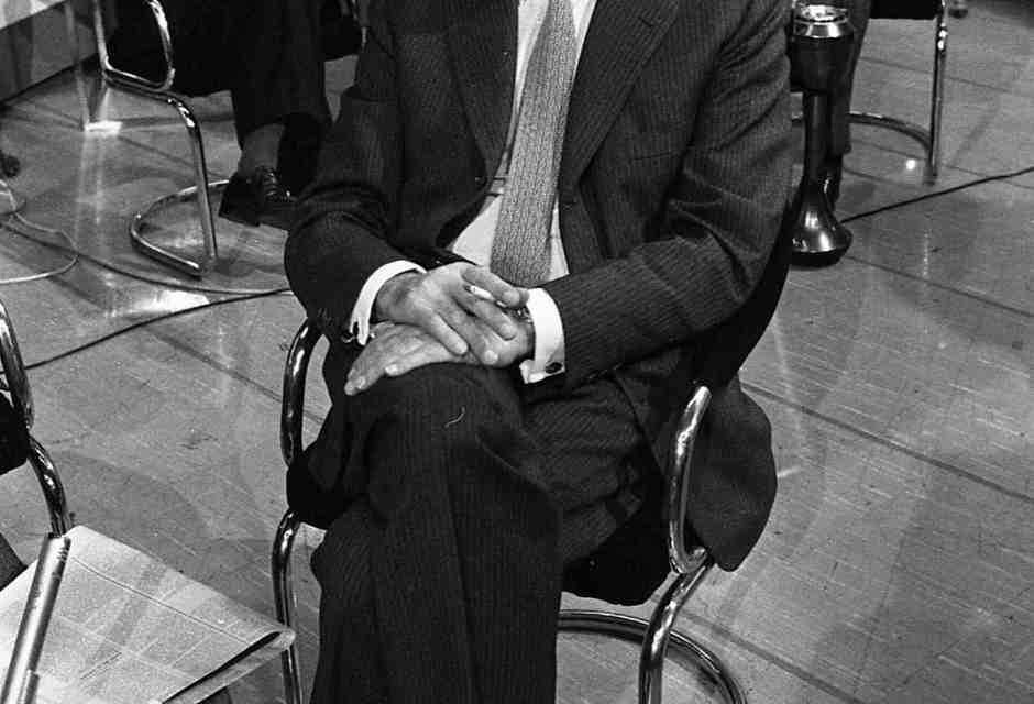 Eugenio Scalfari negli studi della Rai negli anni Ottanta (foto Ansa)&nbsp;<br />