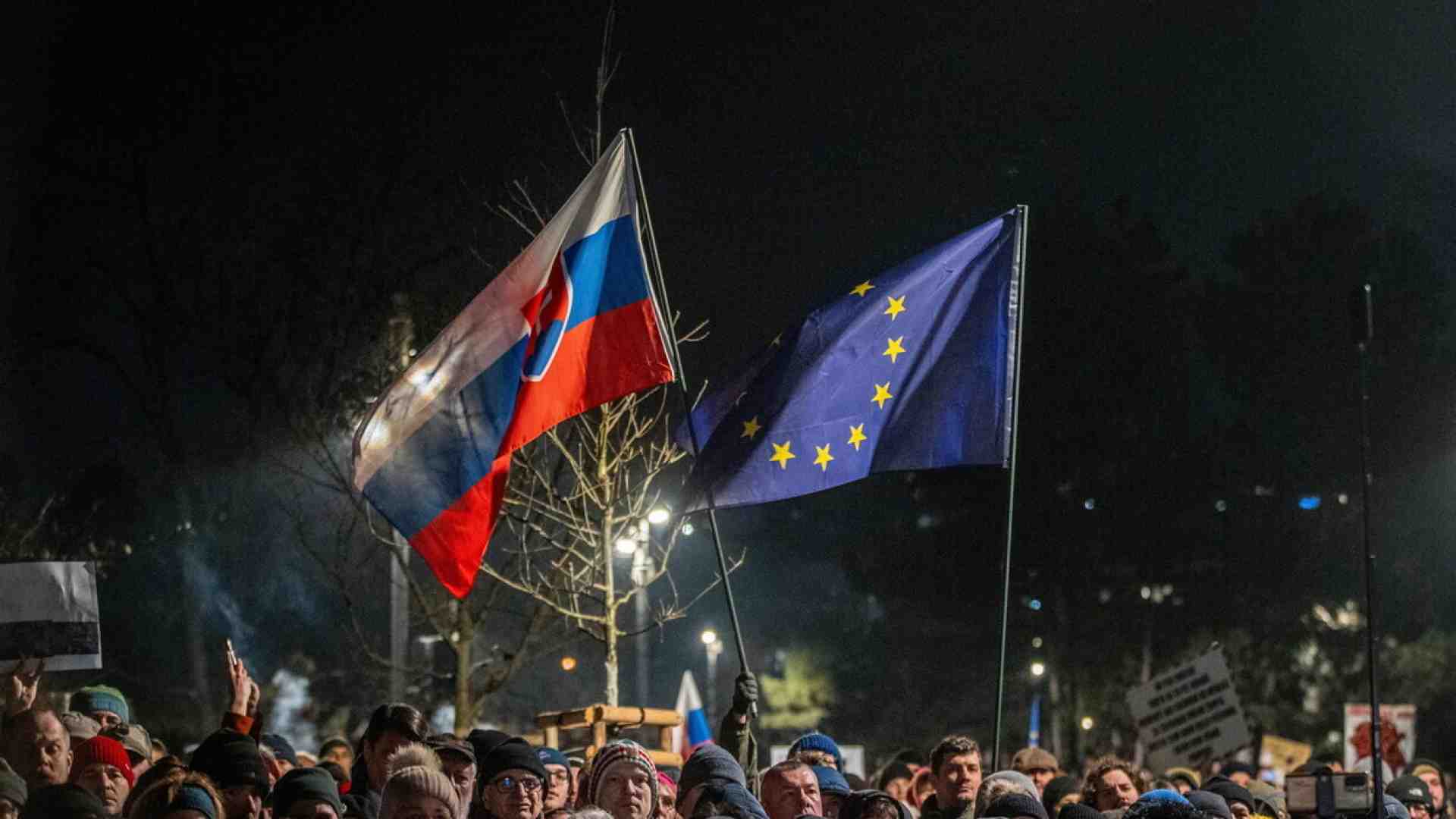 Immagine di Tra le luci della protesta di Bratislava, dove non si sta più zitti