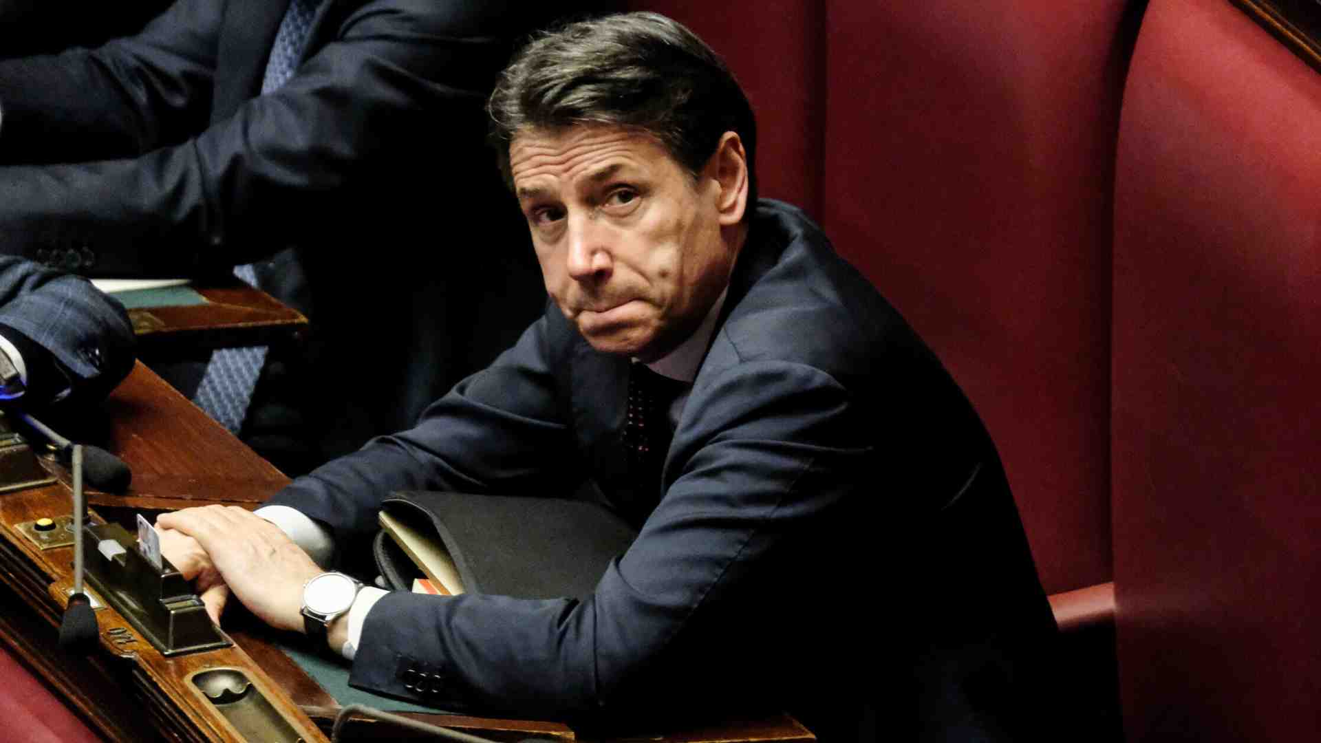 Immagine di "Un pelo" di Conte: "Meloni ha leso lo stato di diritto, si configura il favoreggiamento nel caso libico. E' di primo pelo"