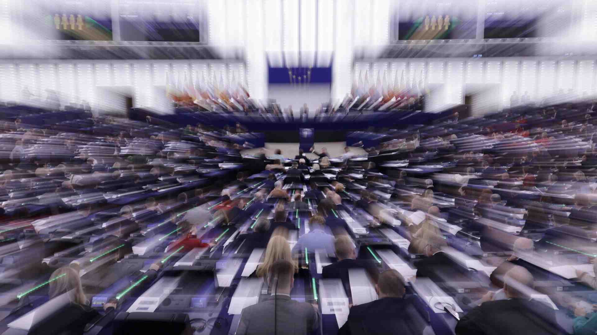 Immagine di Il voto con l’AfD fa brindare Orbán e i Patrioti, e disperare Socialisti e Verdi. Ppe defilato