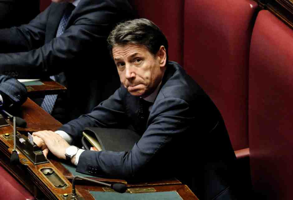 "Un pelo" di Conte: "Meloni ha leso lo stato di diritto, si configura il favoreggiamento nel caso libico. E' di primo pelo"