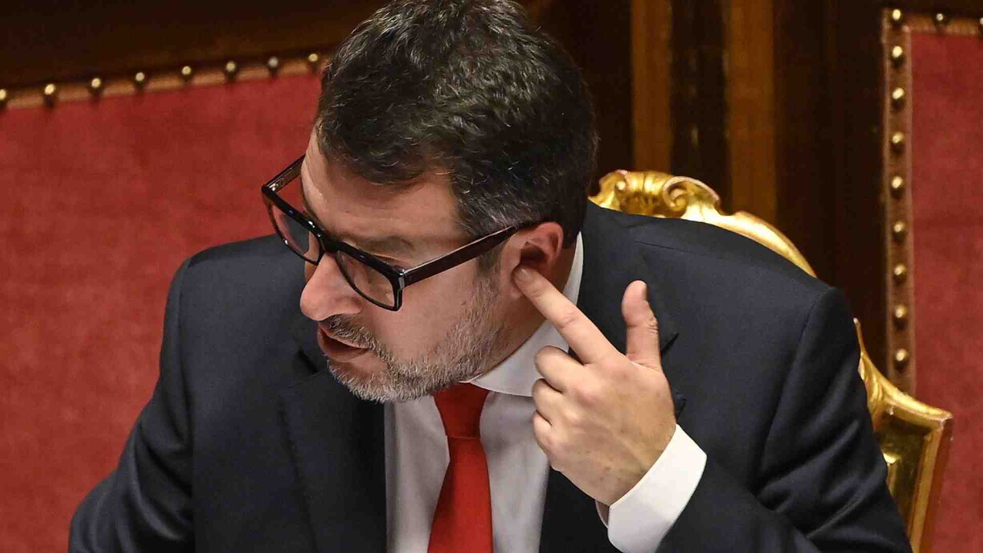 Immagine di Salvini congela il congresso e demansiona Calderoli sulla legge elettorale. La figuraccia sulle soprintendenze