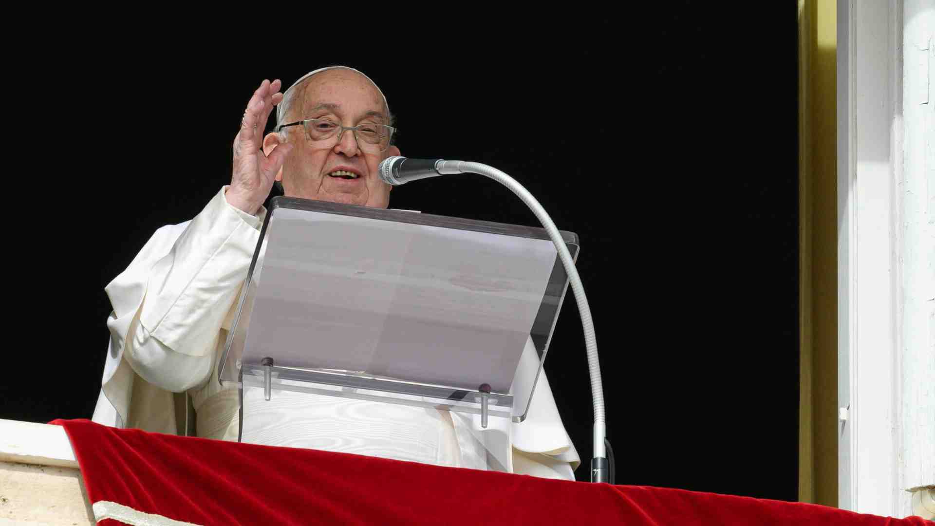 Immagine di Dal Papa appello ai governanti per la pace e a giovani coppie per procreare
