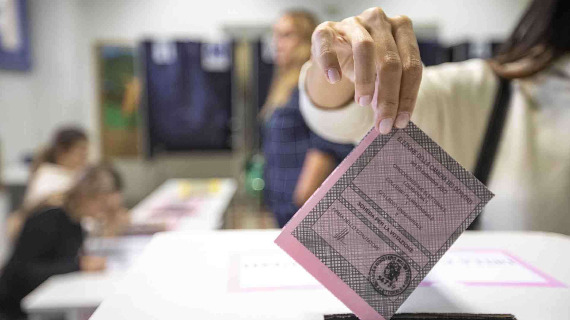Immagine di Rispunta il Mattarellum. E tutti cercano l’arma contro il non voto