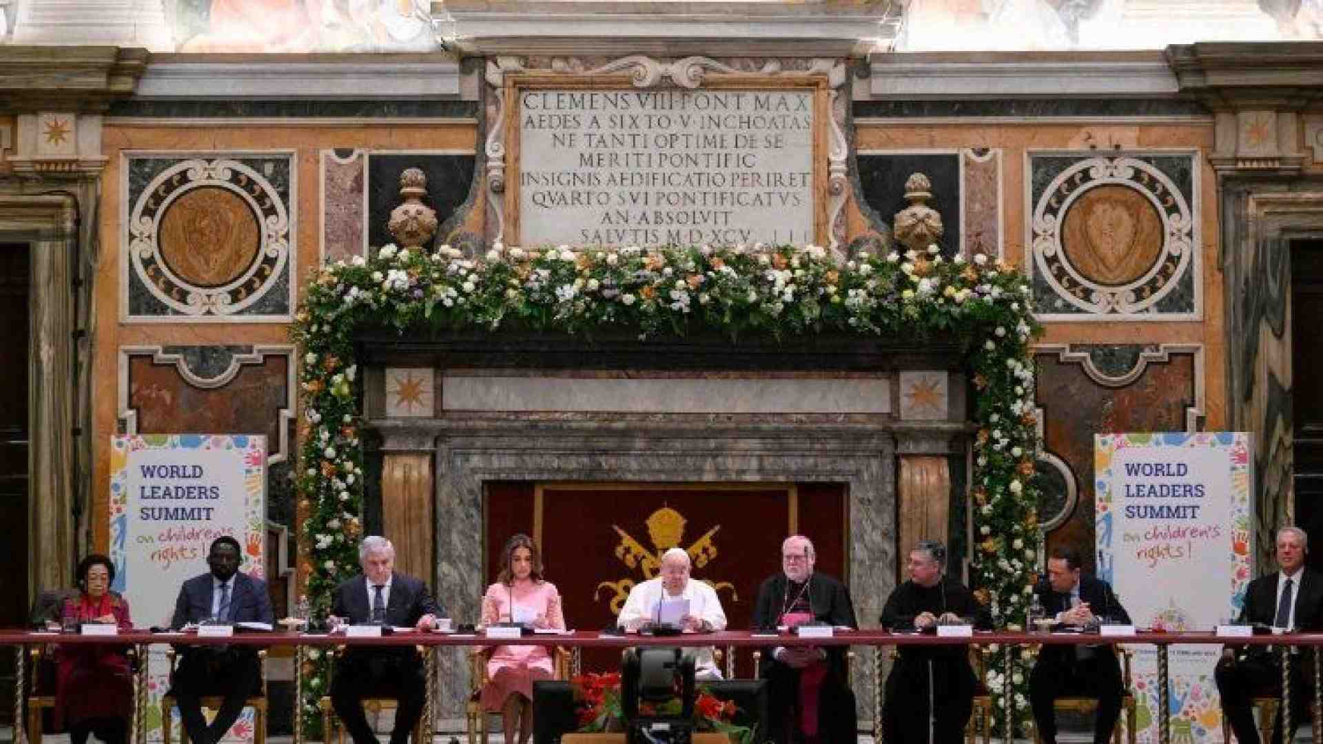 Immagine di Gli interventi: dare ai bambini istruzione e pace, via il debito
