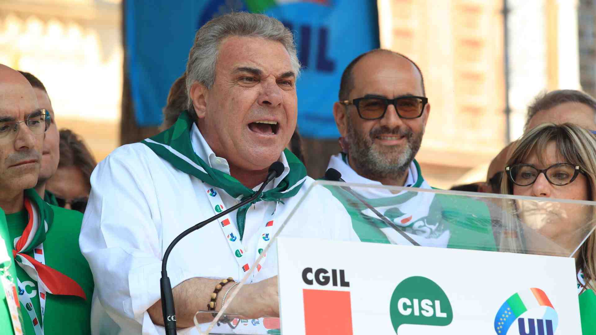 Immagine di Sbarra accusa Landini: "Trasforma il sindacato nel surrogato di un partito"
