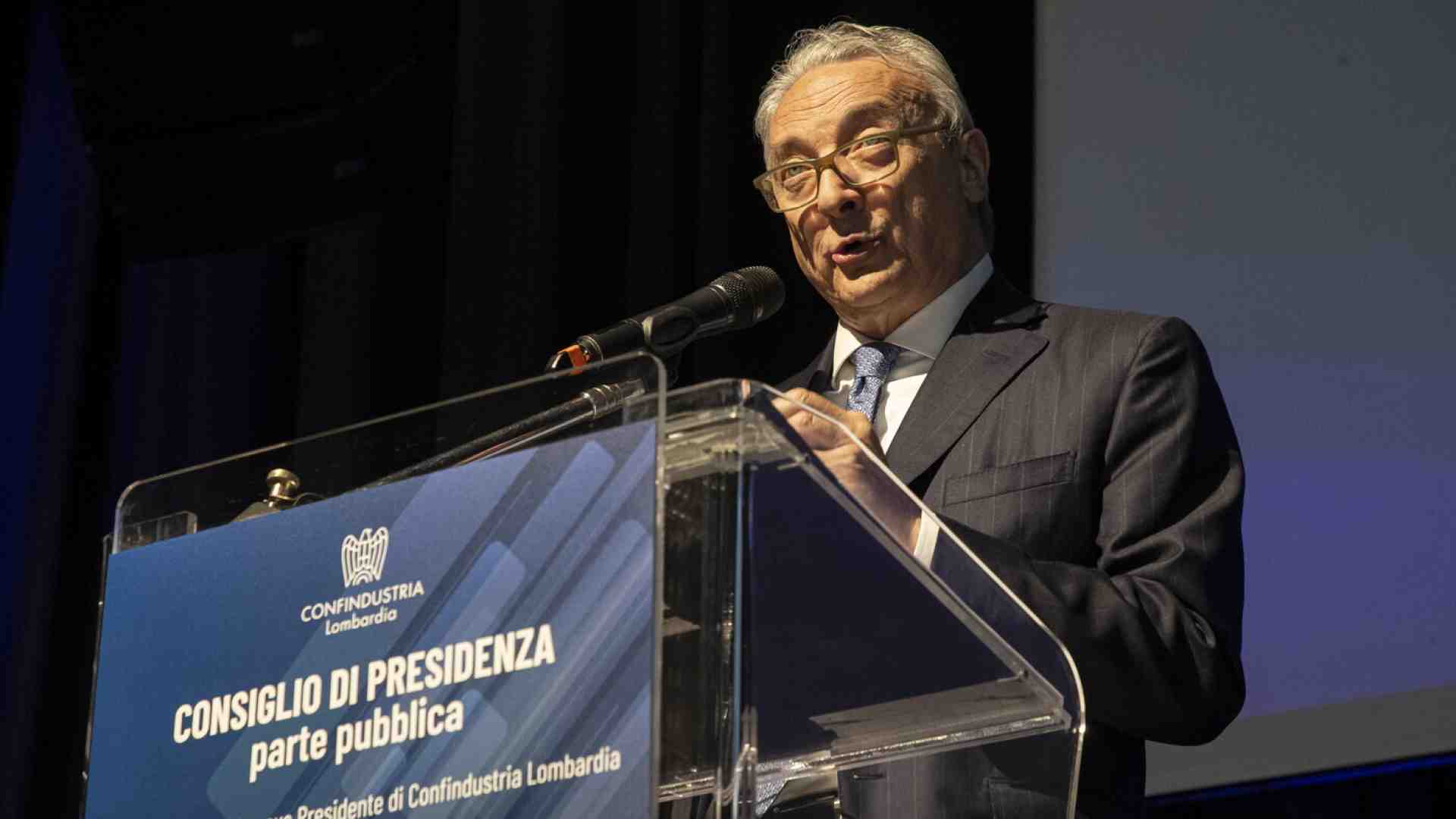 Immagine di Pasini, capo di Confindustria Lombardia: "I dazi di Trump? Catastrofe. Meloni stia con la Ue. Rischiamo di fare il vaso di coccio"