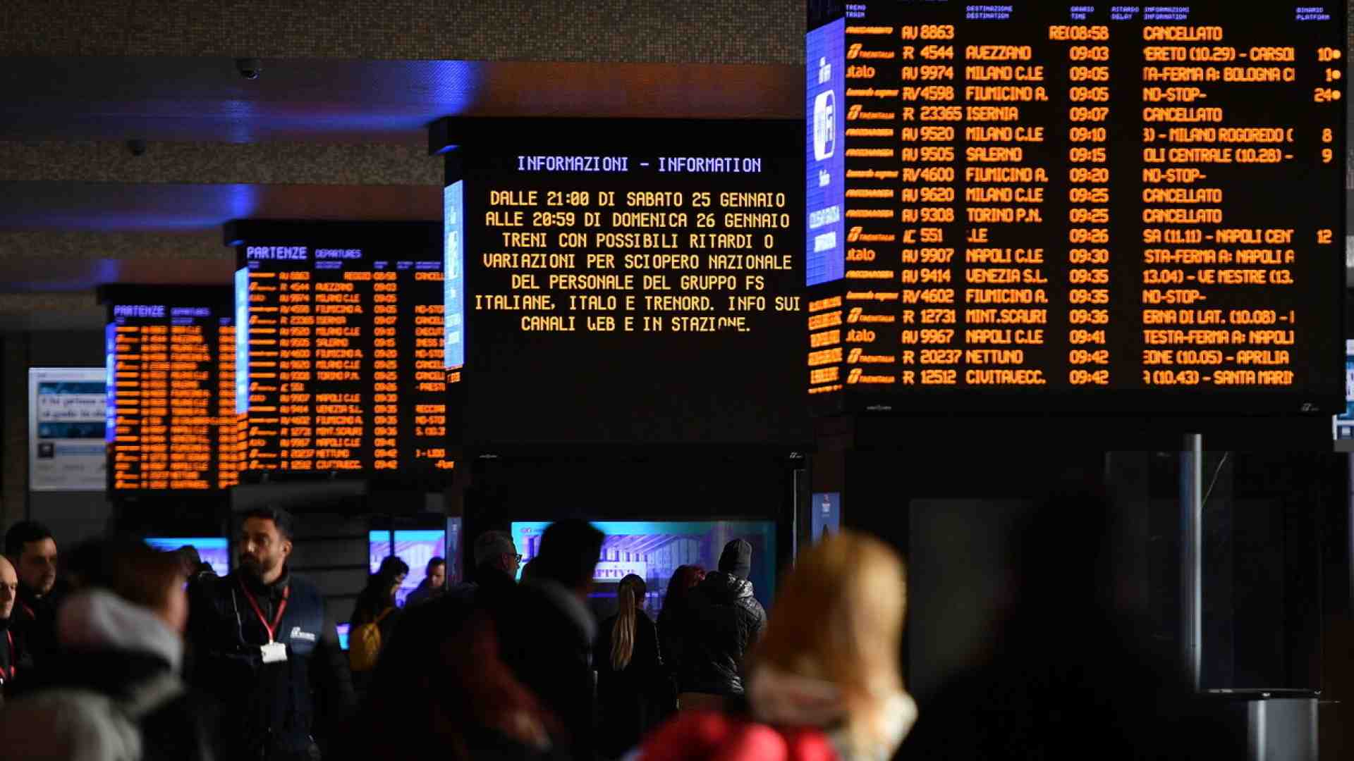 Immagine di Scioperi dei treni: da oggi ci saranno fasce di garanzia anche nei giorni festivi