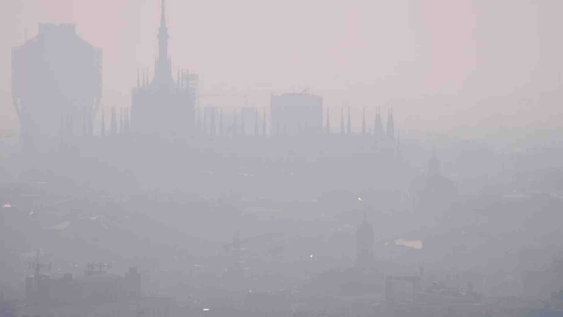 Immagine di Lo smog in Italia resta un'emergenza: ma come se ne esce? Le città peggiori