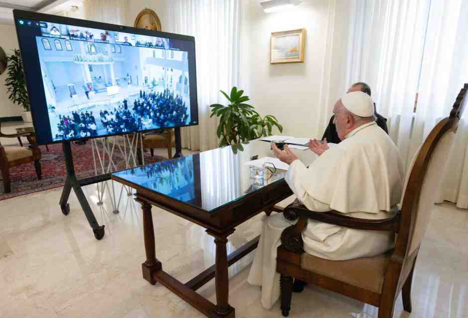 Il Papa ai giovani ucraini: "Siate patrioti". Sul resto del colloquio le ricostruzioni di Kyiv e Roma non concordano