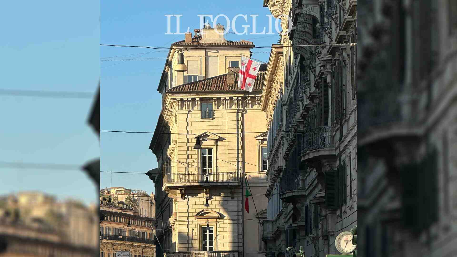 Immagine di La bandiera (abusiva) della Georgia su Palazzo Grazioli
