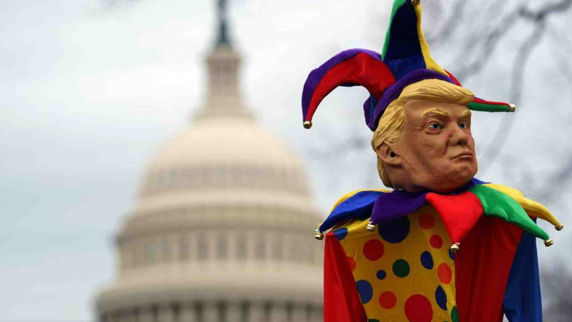 Immagine di Il mondo rovesciato di Trump: oggi è la Festa dei folli (ma non c'è da ridere)