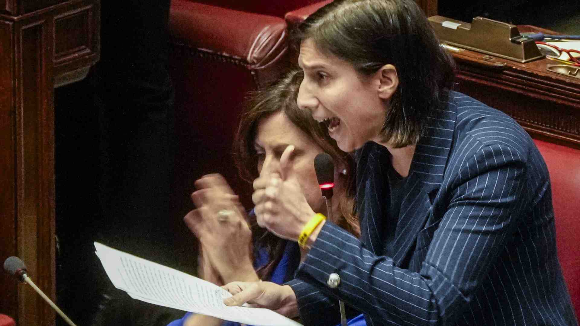 Immagine di L'avvocata Schlein, si esalta sulla Libia, dà lezioni a Nordio. Il "dono" di Meloni. Pichetto: "Su Almasri ci siamo fatti intortare"