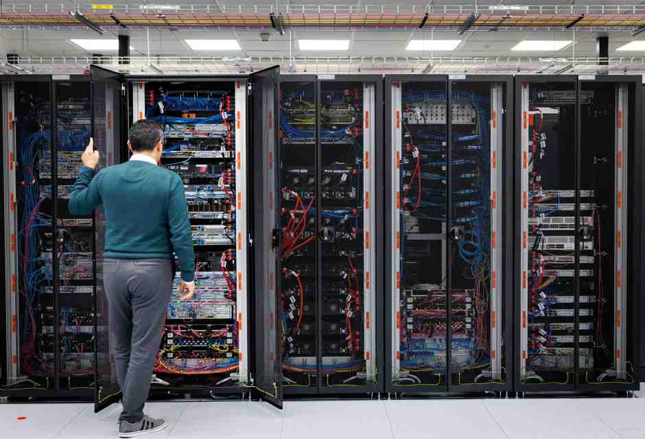 Armadi server in un data center a Norimberga (Foto di Daniel Karmann/picture alliance via Getty Images)&nbsp;<br />