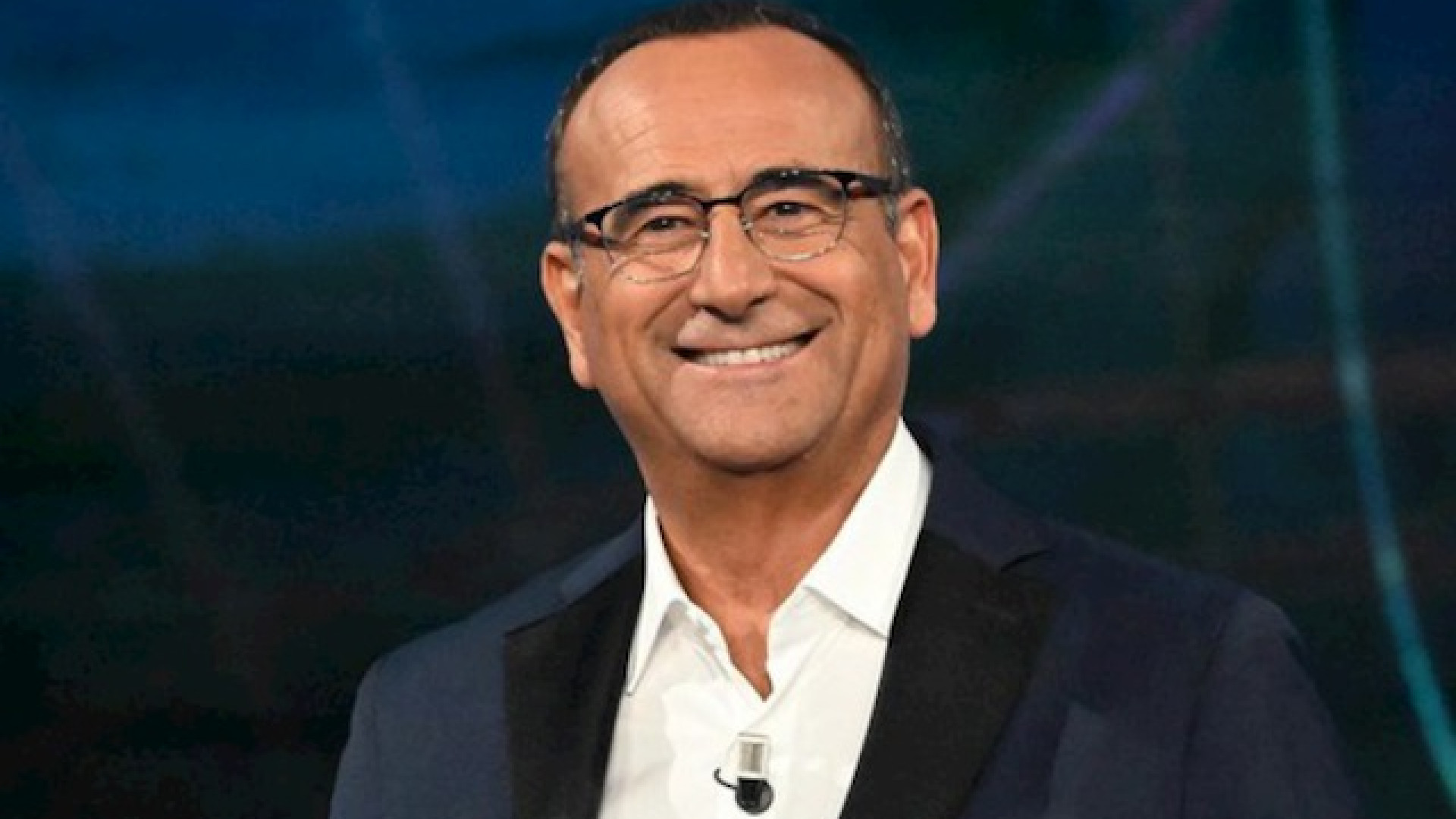 Immagine di Frenesia da Sanremo: il ritorno di Carlo Conti, trentatré big in gara e folla di co-conduttori