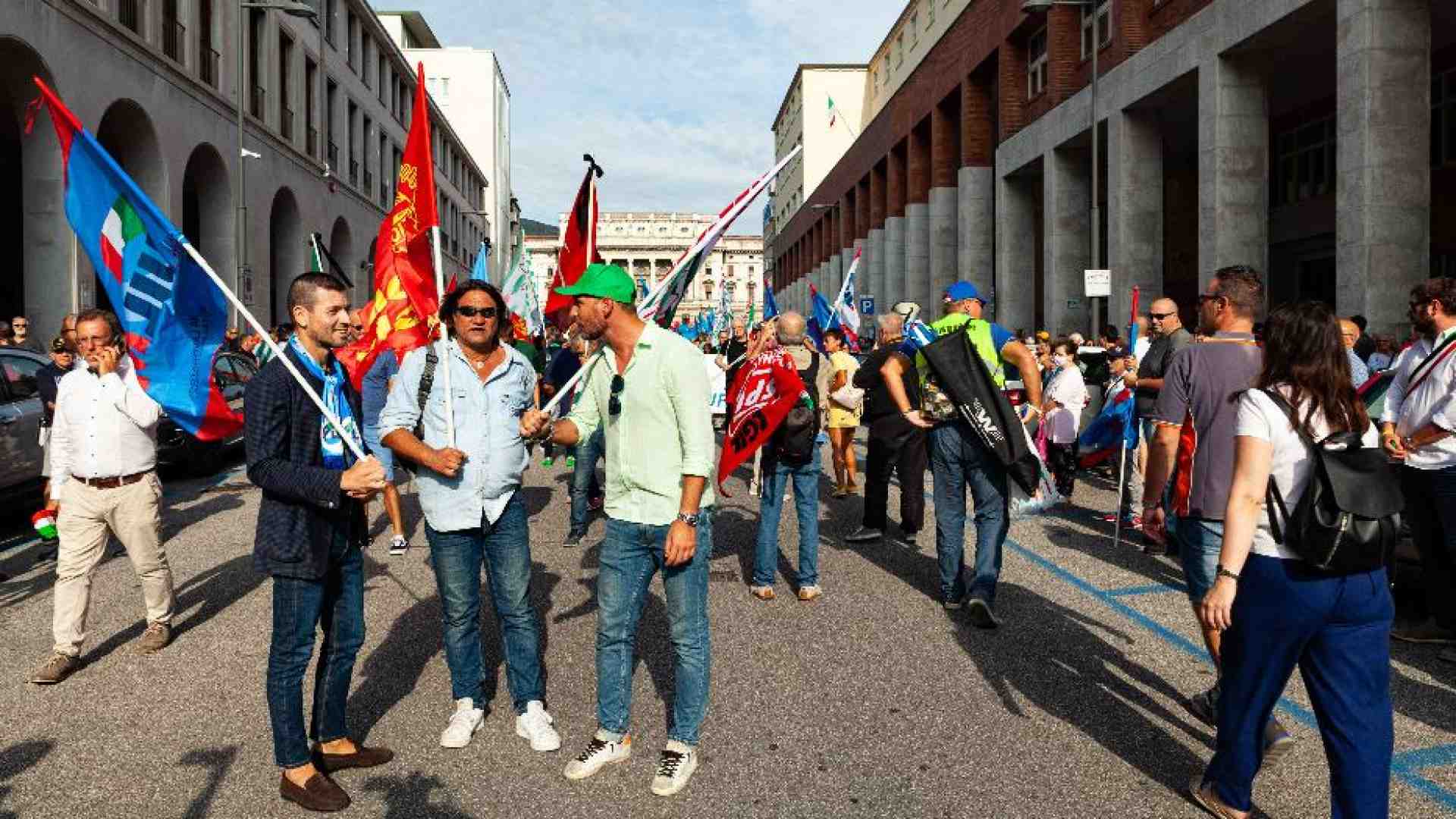 Immagine di L'industria in crisi, la mobilitazione, il vescovo: cosa succede a Trieste