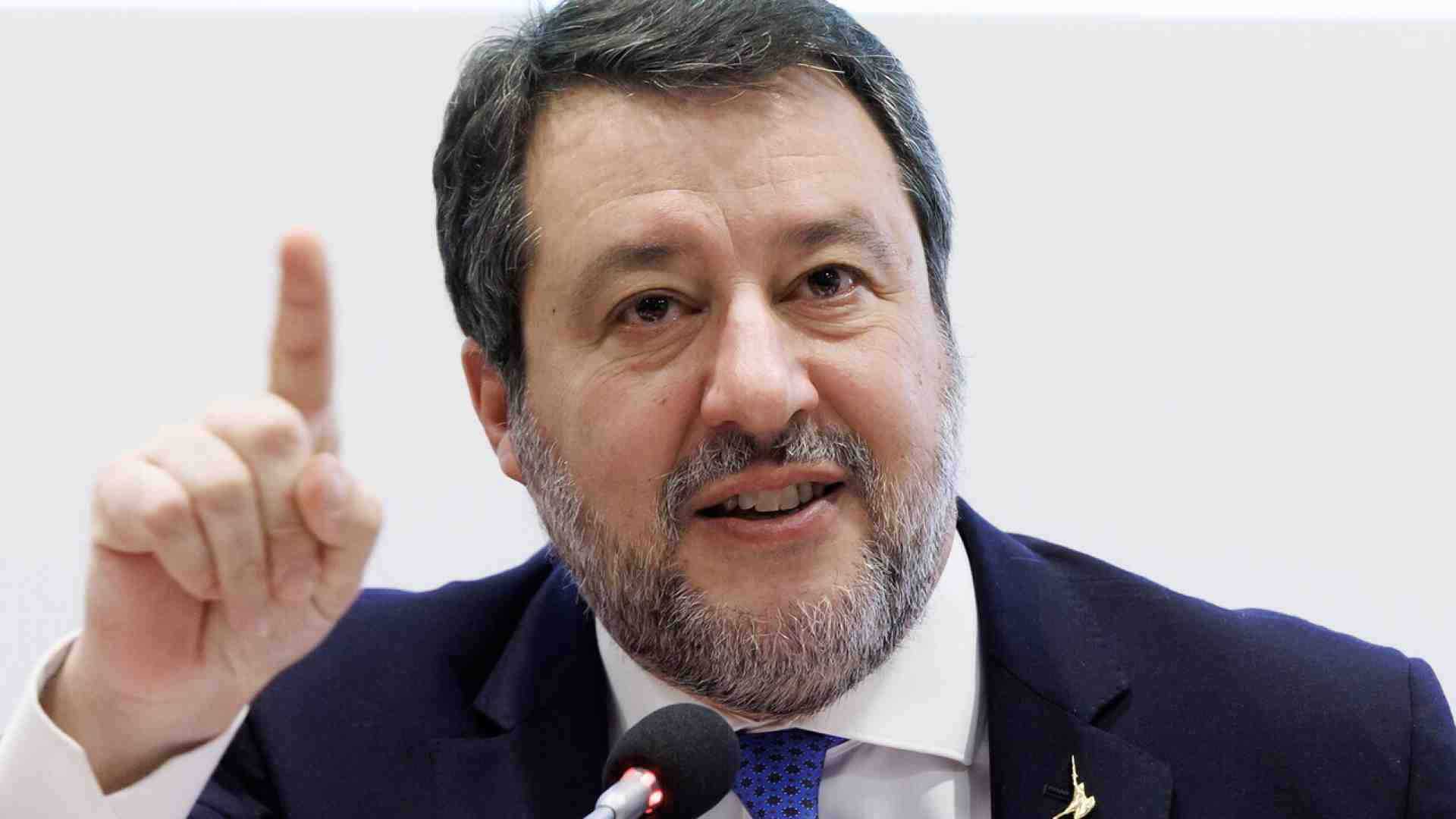 Immagine di Salvini Le Carré: "Le spie mi hanno rovinato". È "ferito" da Meloni. Sblocca il Congresso Lega