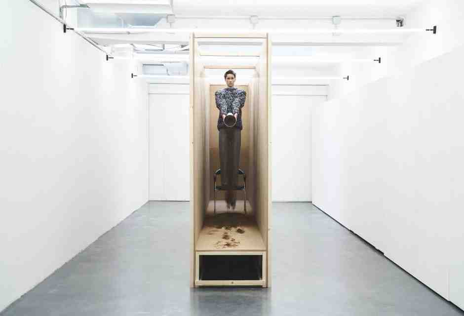 L&rsquo;installazione-tableau vivant di Federico Cina alla Fondazione Sozzani lo scorso gennaio per presentare la collezione inverno 2025-2026