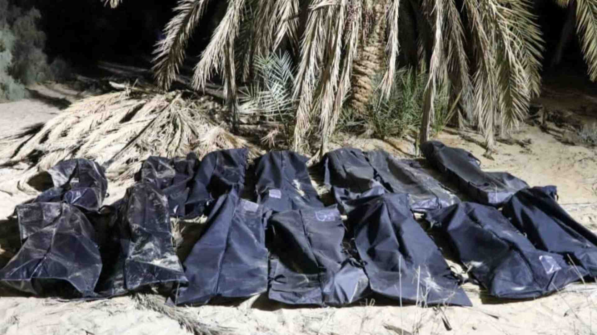 Immagine di L'orrore delle due fosse comuni dei migranti: scoperti 47 cadaveri