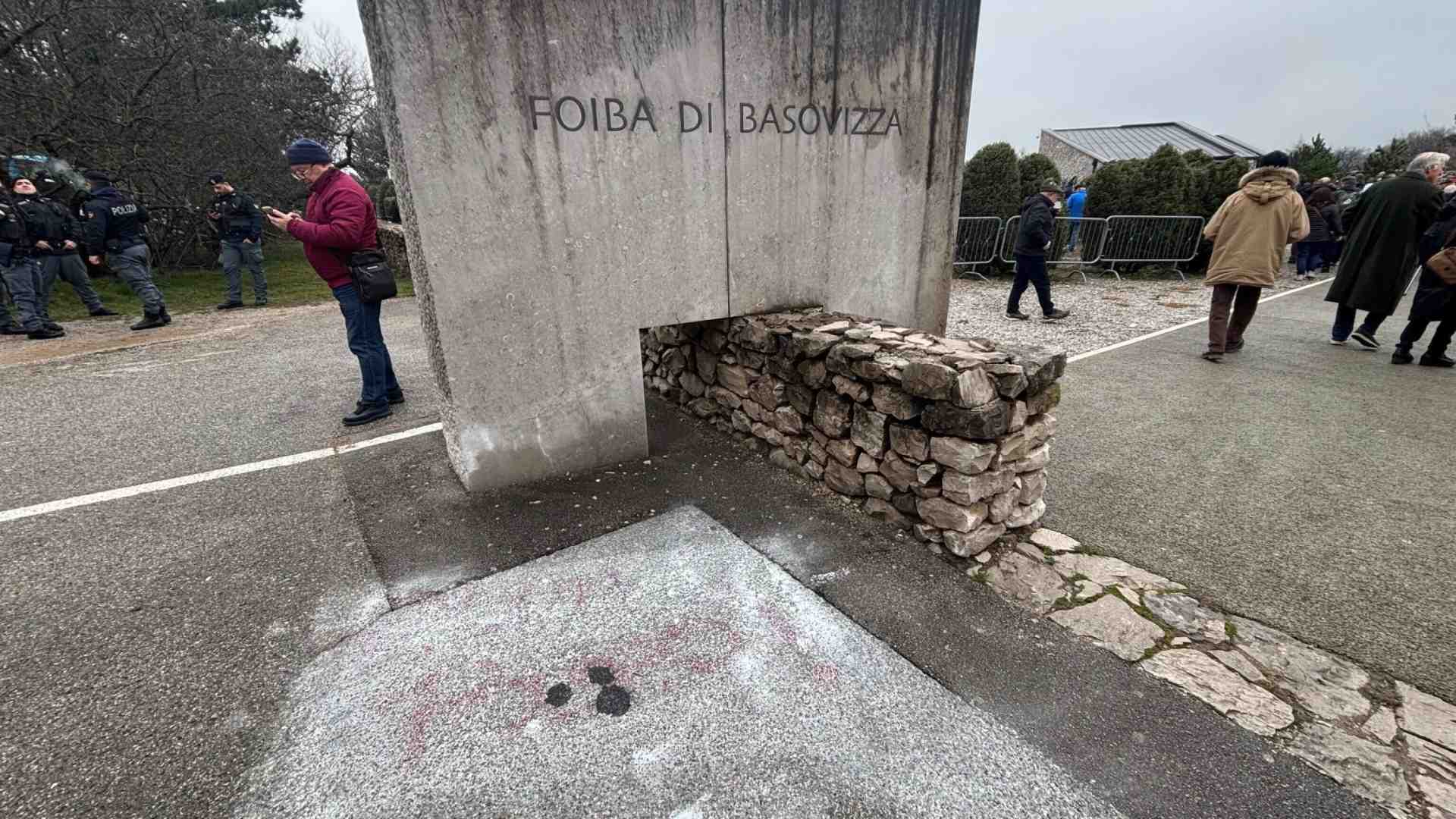 Immagine di I capi dello stato e l'onore delle Foibe