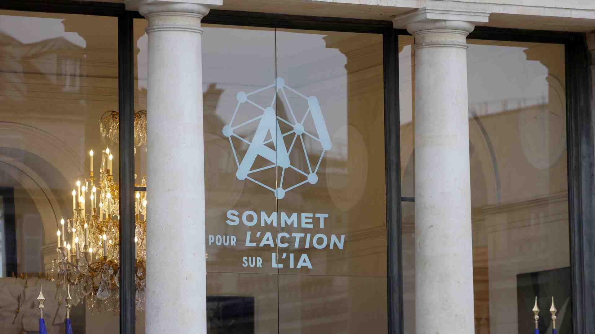 Immagine di Sul vertice IA di Parigi aleggia lo spettro di DeepSeek, ma per Google l’ecosistema cresce e i costi scendono