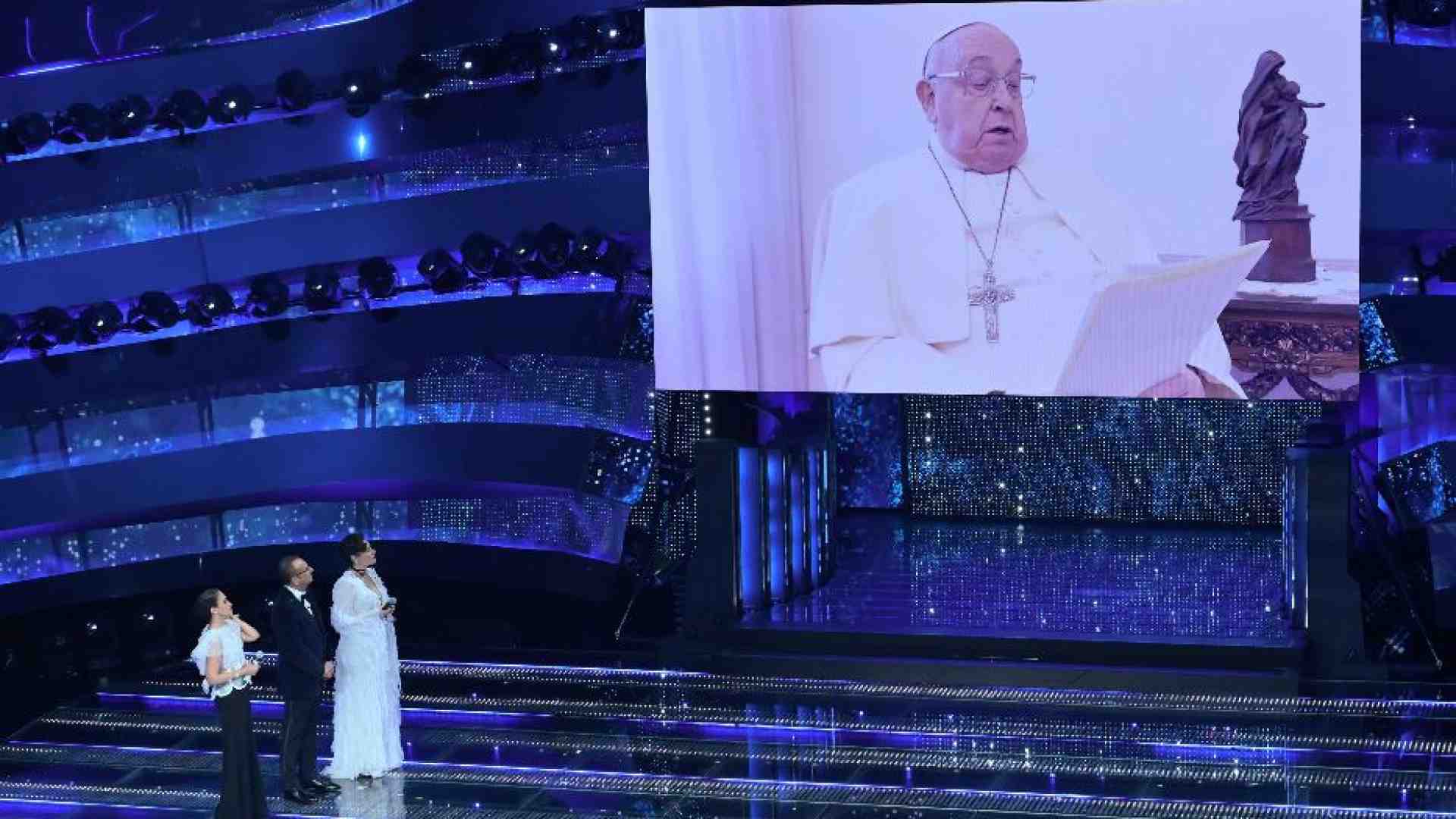 Immagine di Le fake news sul messaggio del Papa: così Carlo Conti ha spento le polemiche