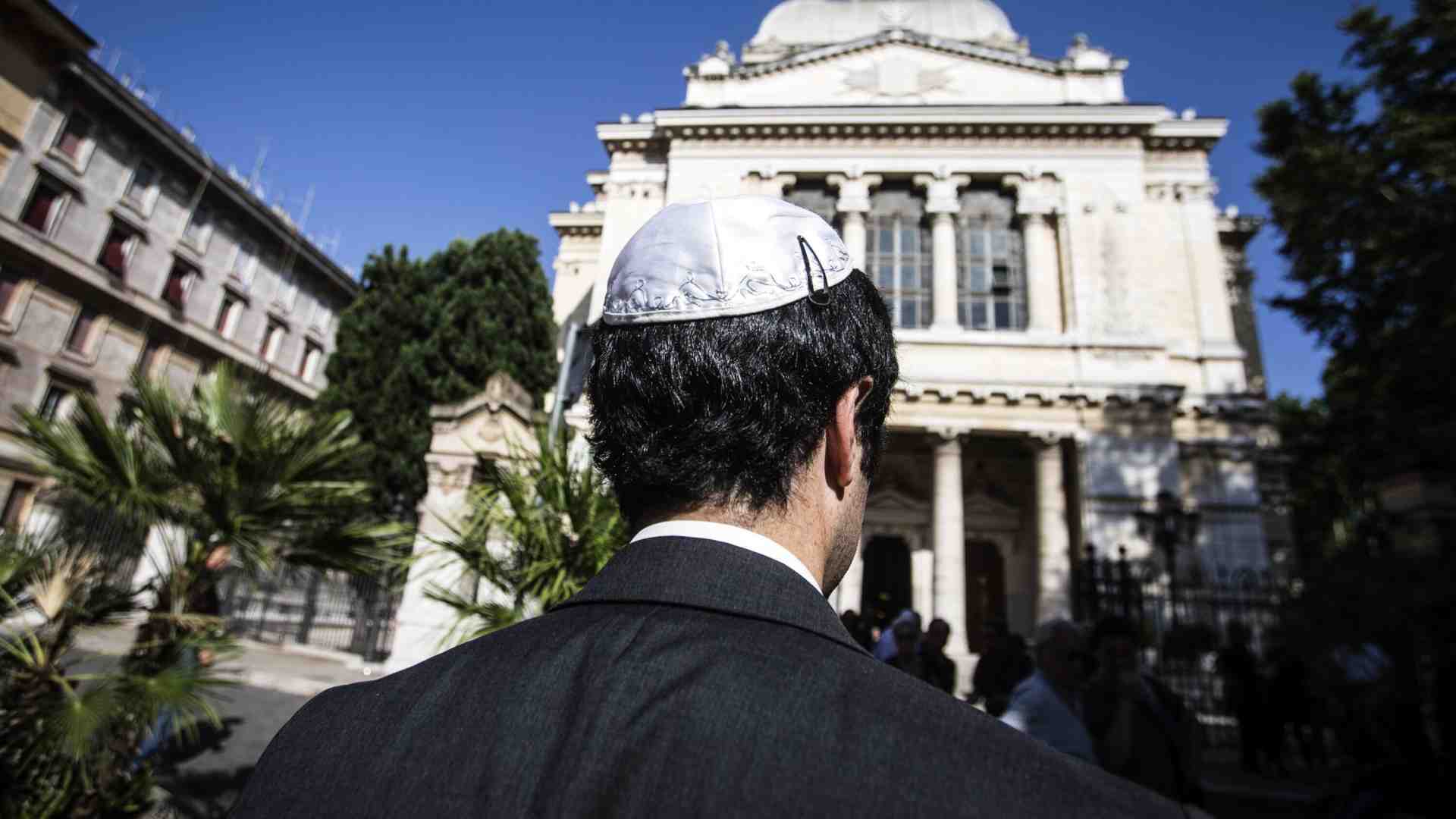 Immagine di Antisemitismo in Italia: nell'ultimo anno raddoppiano i casi. Cresce soprattutto l'odio online