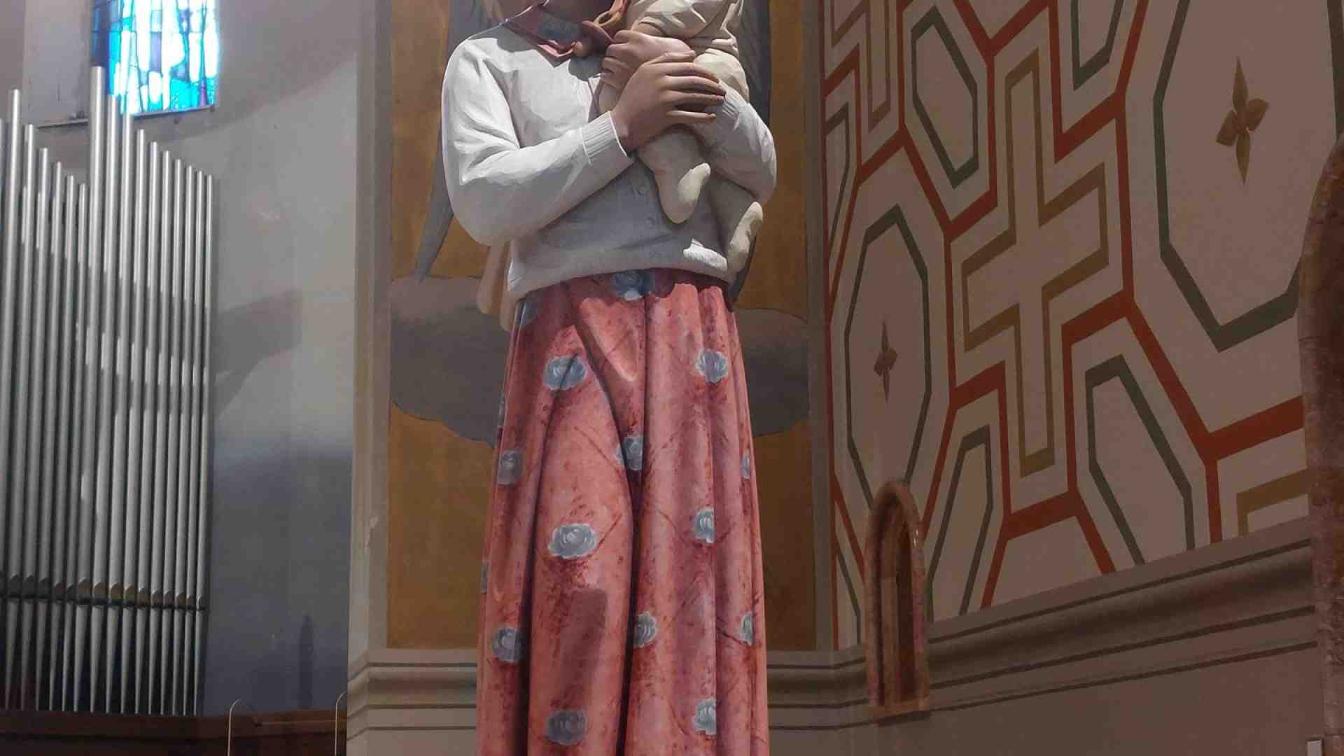 Immagine di Una statua a Gianna la santa che preferì il figlio alla vita