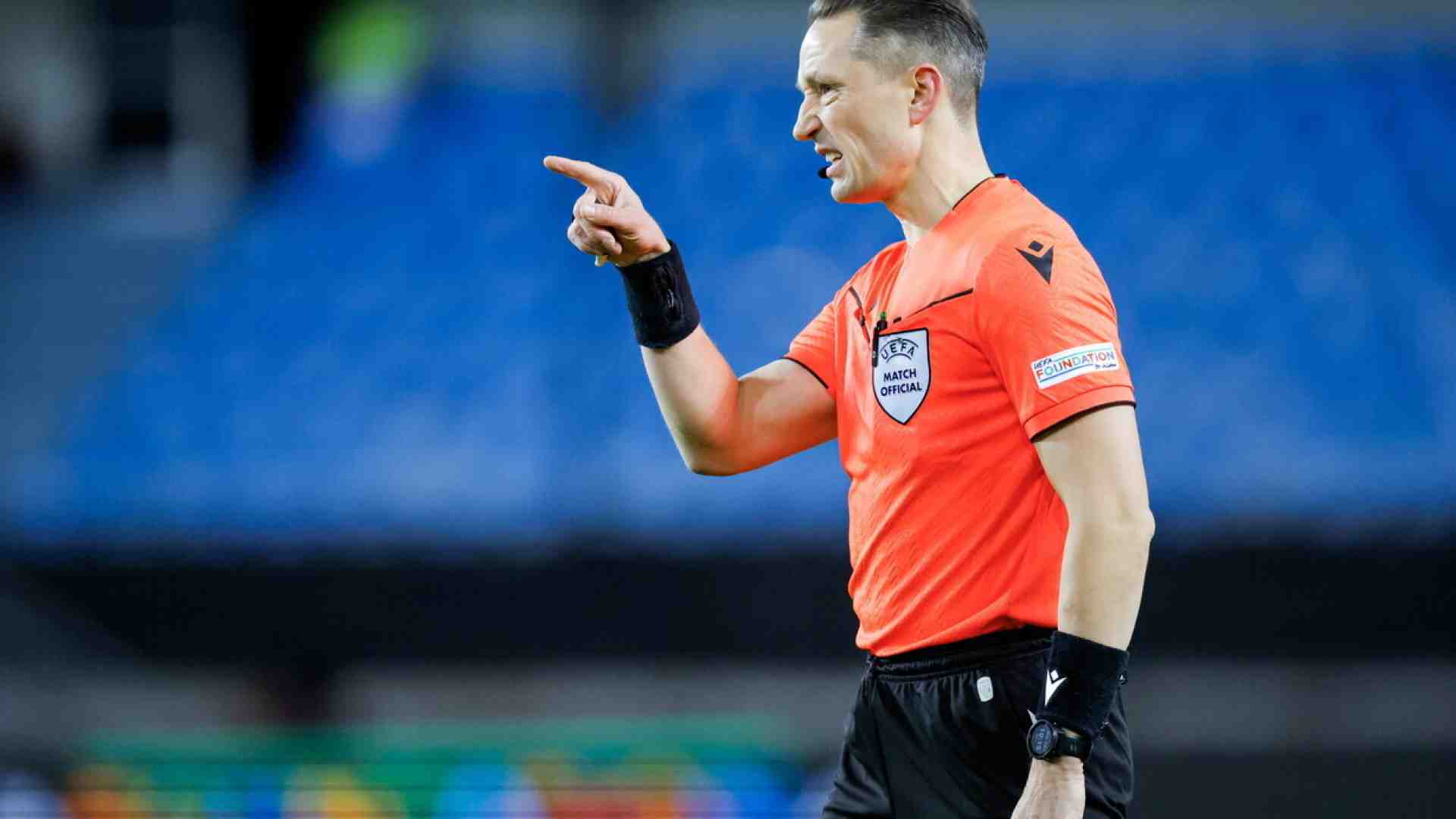 Immagine di Arbitri, torniamo nella caverna?