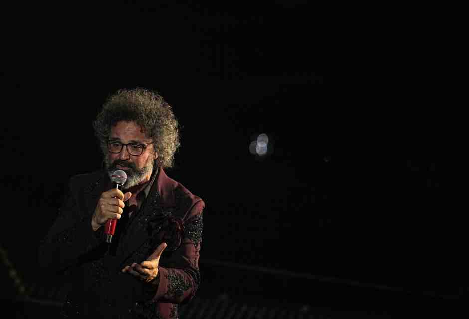 Simone Cristicchi sul palco di Sanremo 2025 (foto LaPresse)