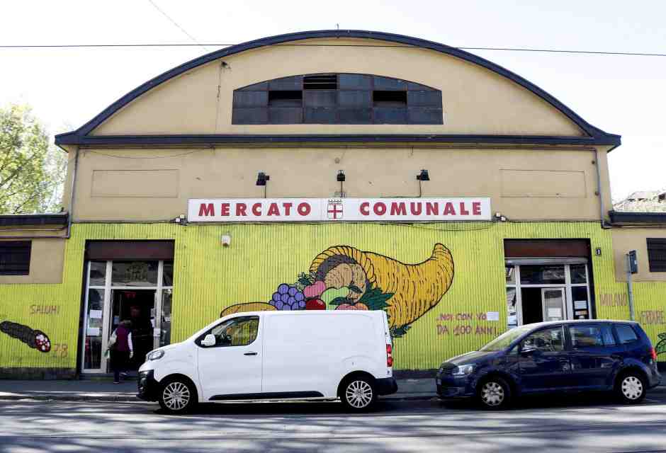 Il mercato comunale coperto di Piazza Prealpi a Milano, 14 aprile 2020 (Ansa/Mourad Balti Touati)&nbsp;<br />