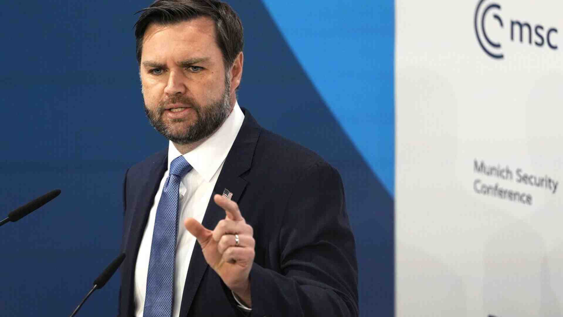 Immagine di Vance prende a schiaffi l'Europa