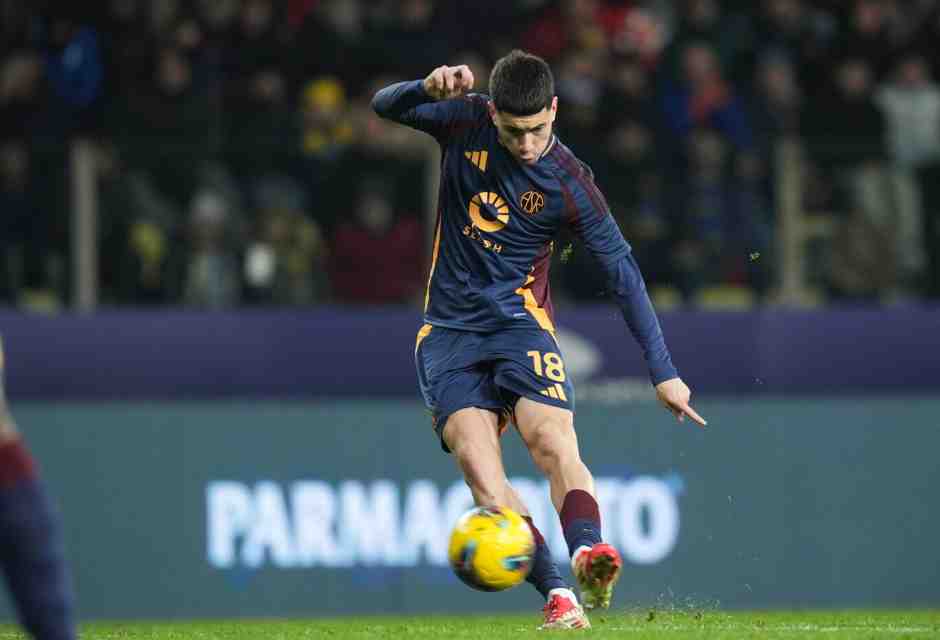 La punizione gol di Matias Soul&eacute; contro il Parma (foto LaPresse)