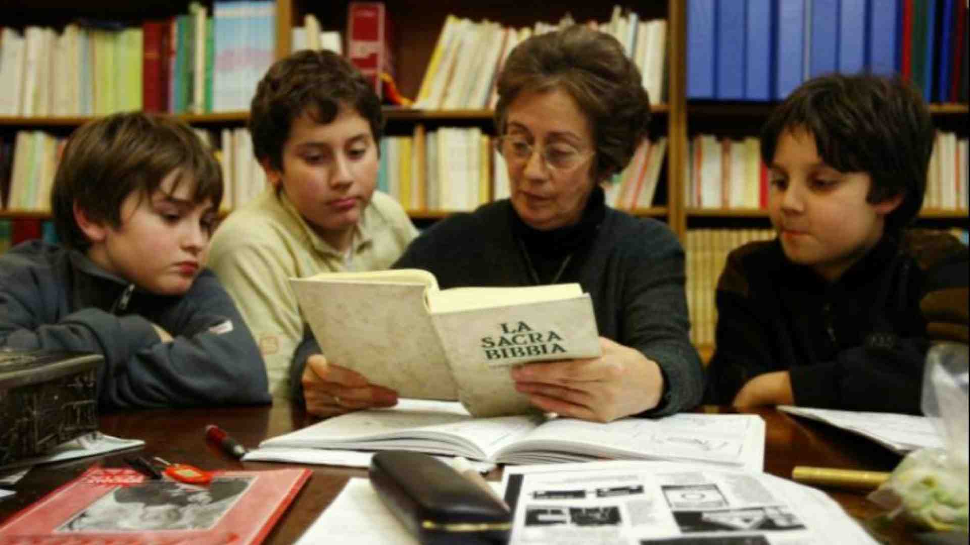 Immagine di La Bibbia? Un fuoco sotto la cenere: più povera la società che lo lascia morire