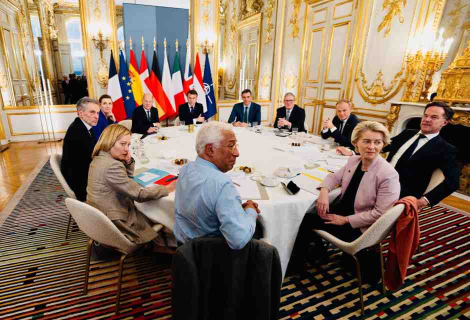 La forbice di Meloni fra l'Ue e Trump. E Foti critica l'iniziativa di Macron a Parigi sull'Ucraina