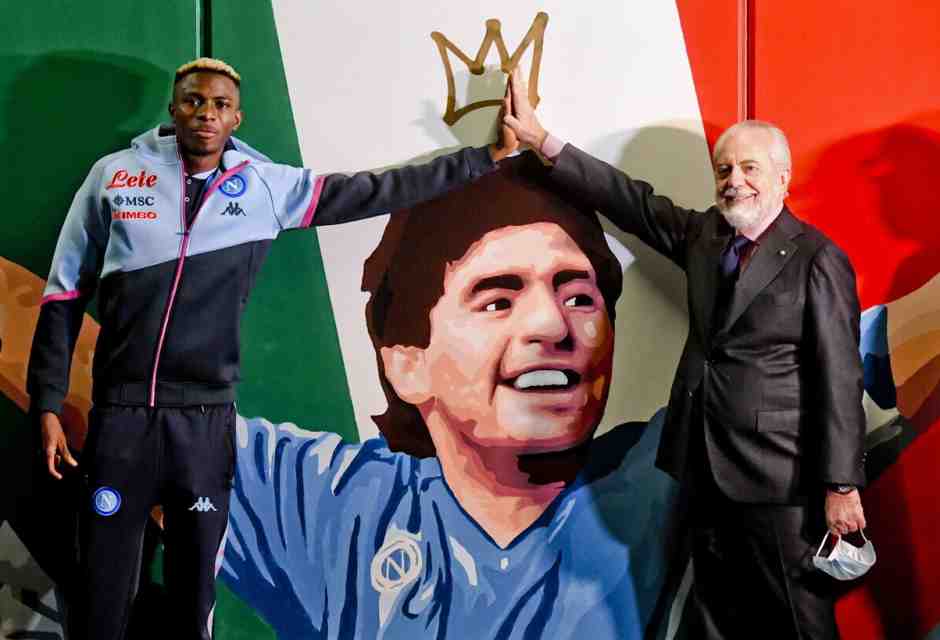 Aurelio De Laurentiis con Victor Osimhen (foto Ansa)