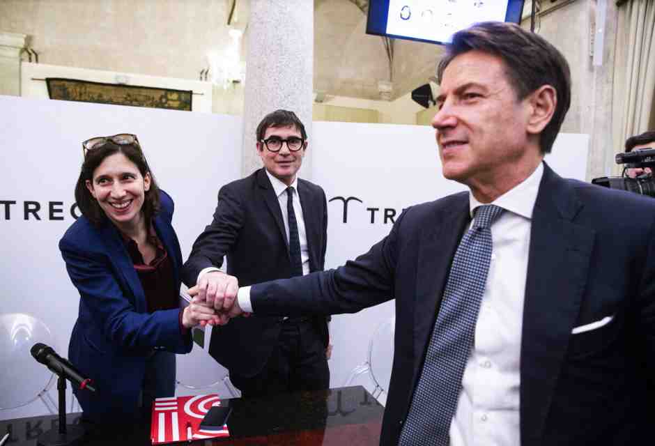 Conte non cede al Pd: "In piazza contro il governo e contro le armi"