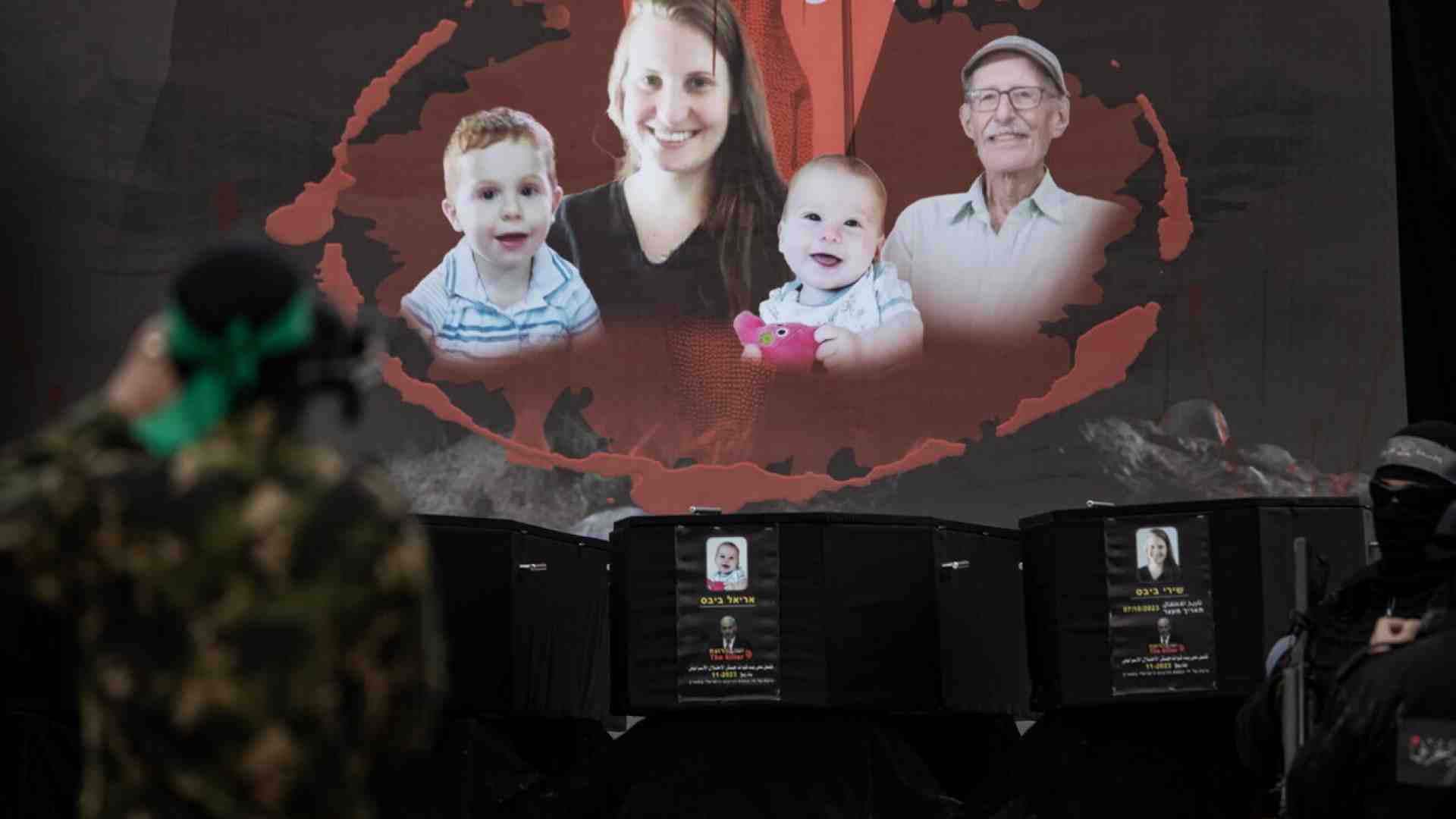 Immagine di Lo show funebre di Hamas. Halevi: “Quanti occidentali complici dei barbari”