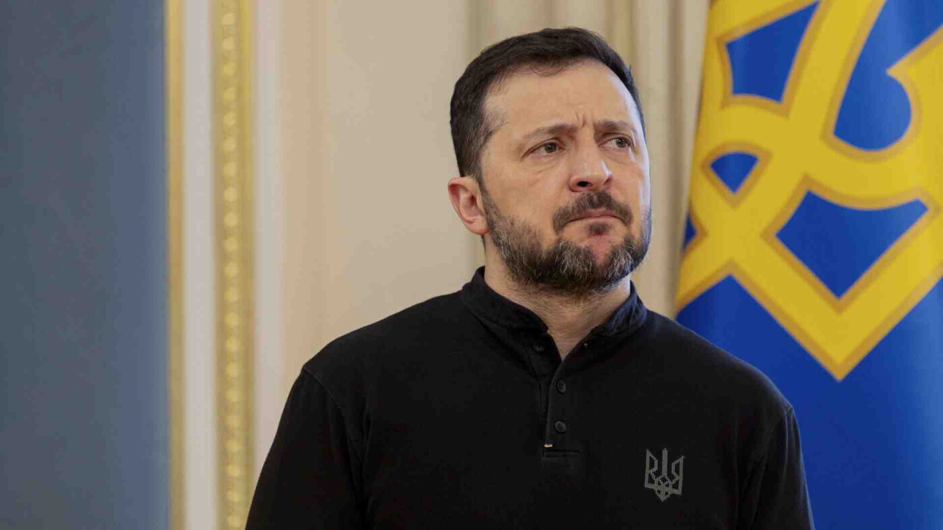 Immagine di Zelensky, un dittatore sul treno della cuccagna. Indovina chi l’ha detto