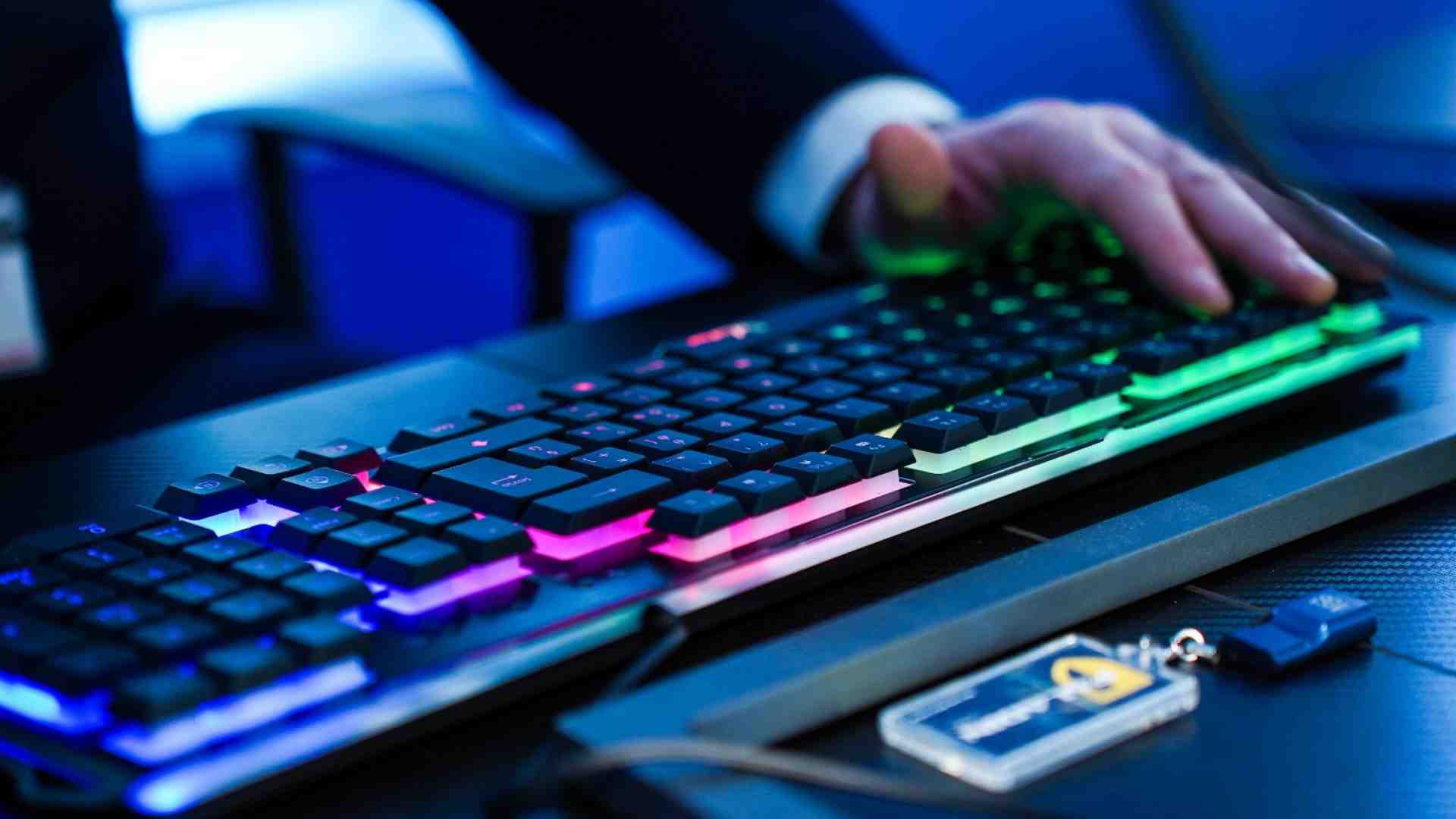 Immagine di Attacchi hacker sui siti web italiani per il quarto giorno di fila. Nel mirino giustizia e trasporti