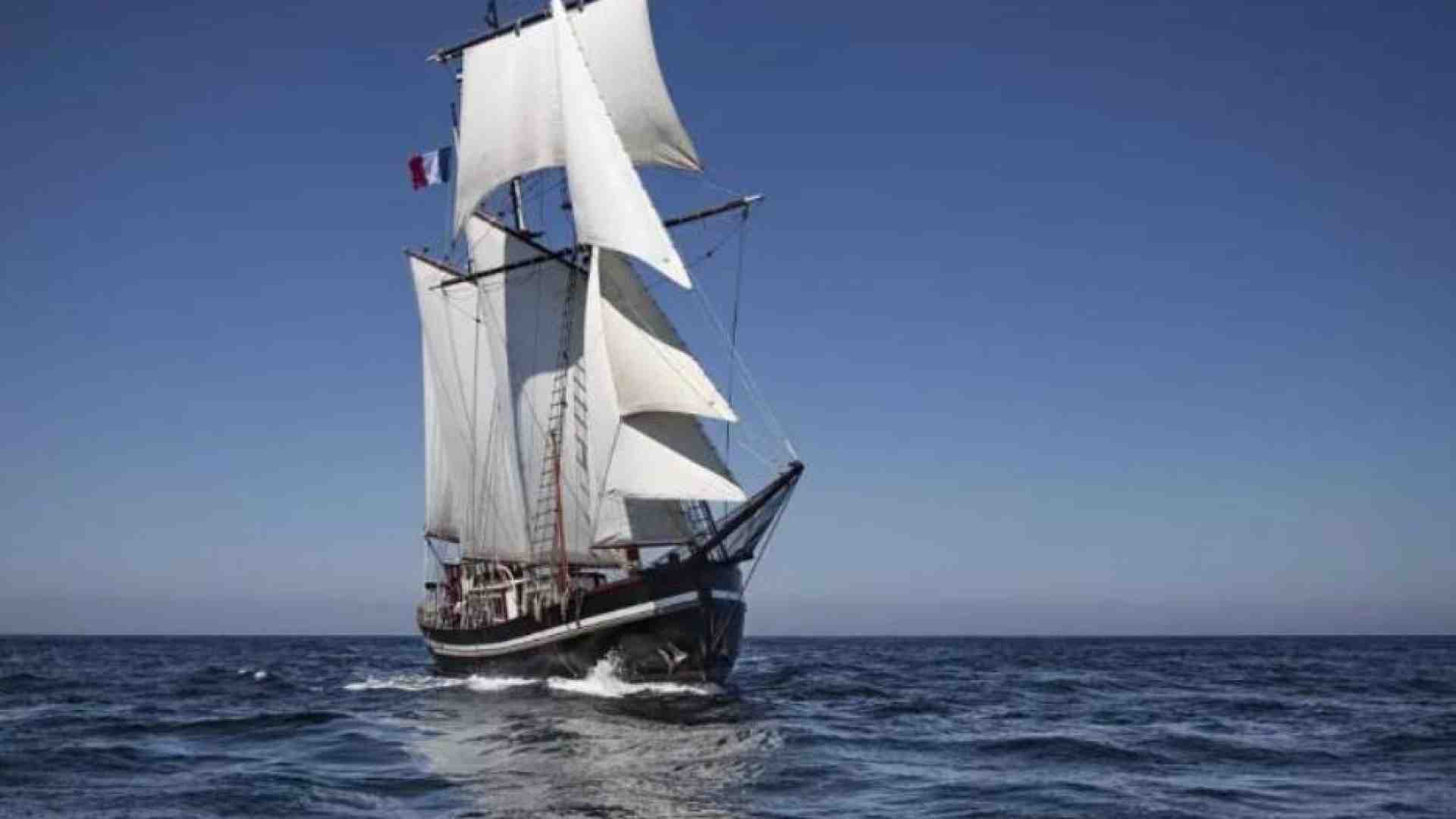 Immagine di Salpa la nave della pace nel Mediterraneo con 200 giovani
